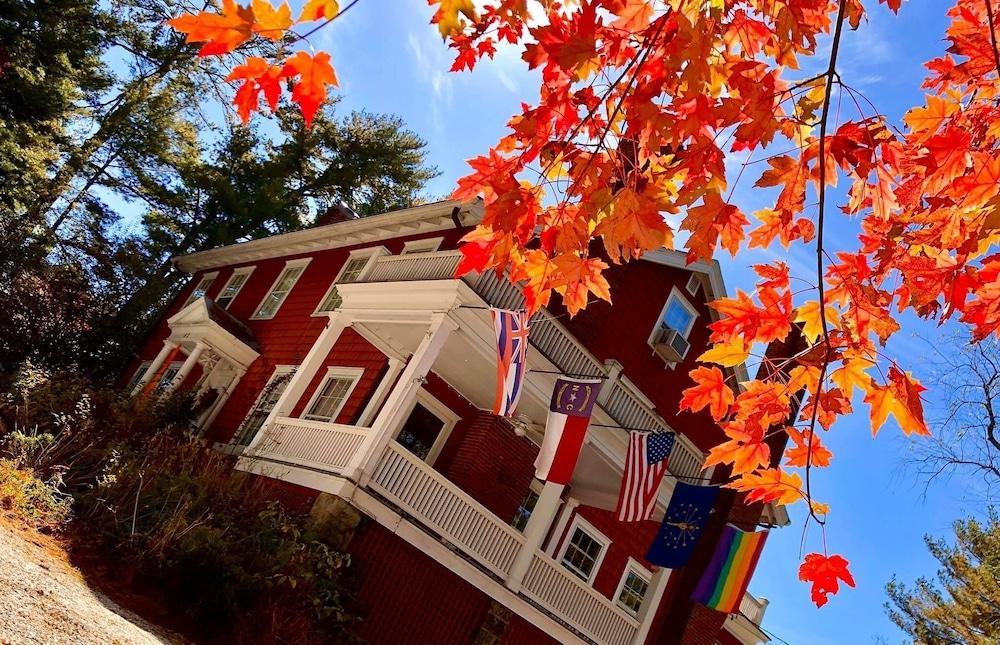 The Applewood Manor Bed & Breakfast Asheville Exterior photo