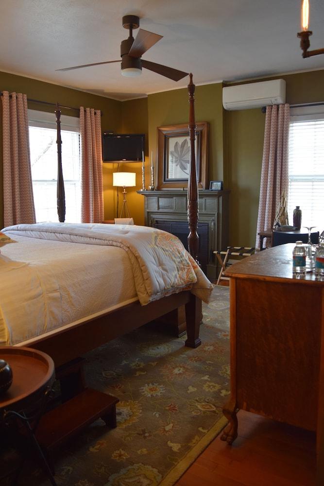 The Applewood Manor Bed & Breakfast Asheville Exterior photo
